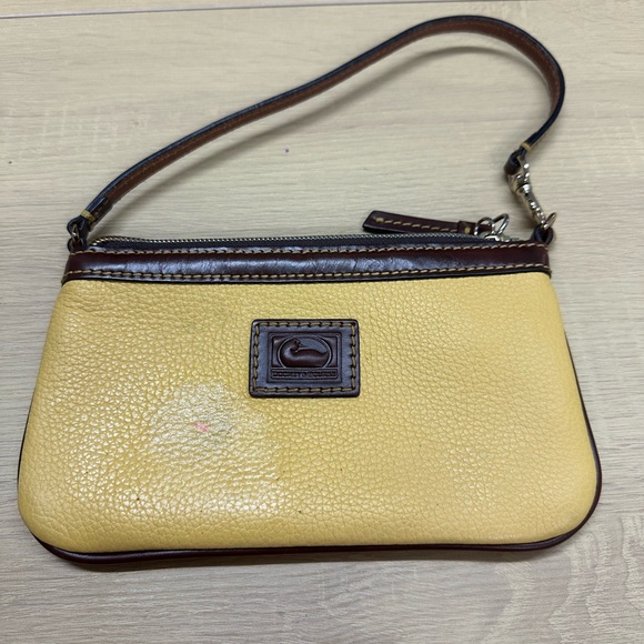 Dooney & Bourke Derby Pebble Large Slim Wristlet 8 inches by 5 inches - Picture 1 of 9
